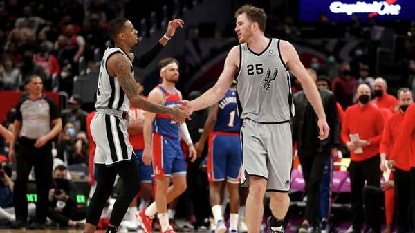 Jakob Poeltl Spurs